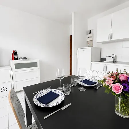 Calme & Lumineux Avec Parking, Proche