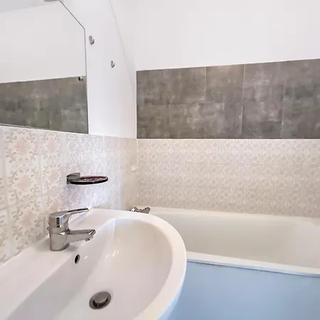 Calme & Lumineux Avec Parking, Proche Apartment